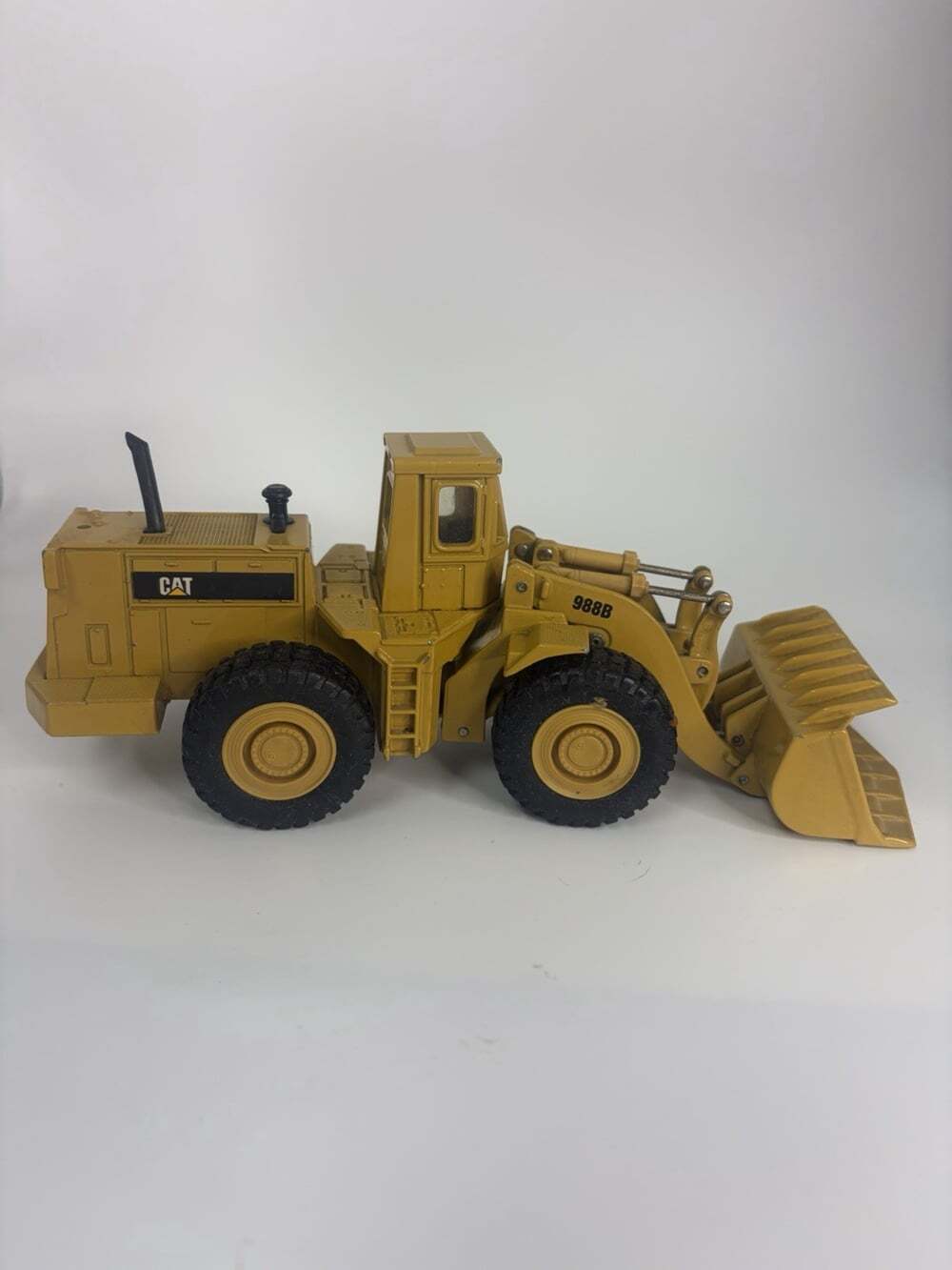 Vtg CAT 988 B Articulated Front Loader 1:50 Scale Die Cast by ERTL, CATERPILLAR